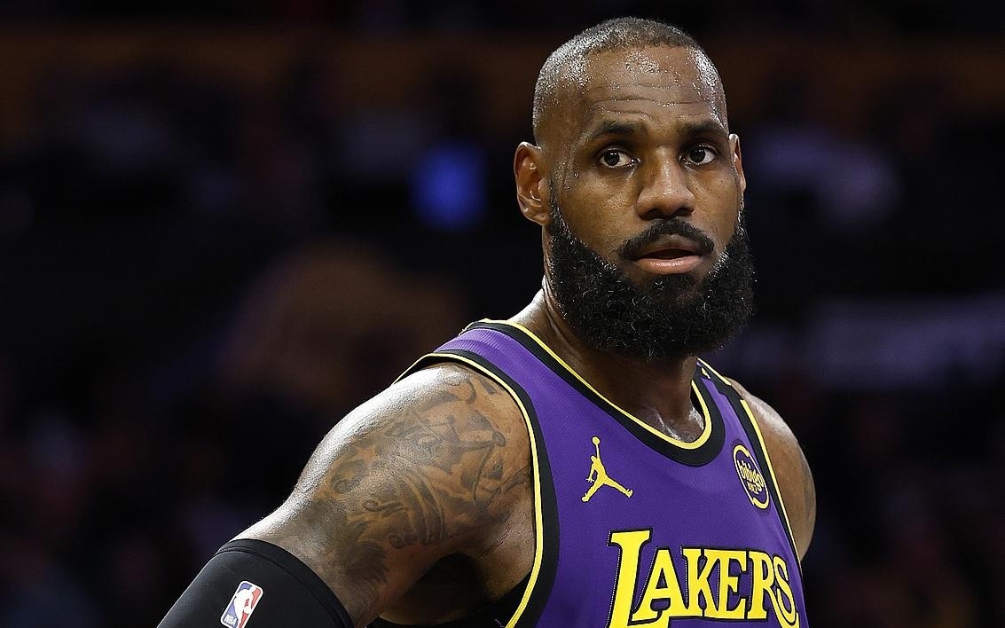 间的激烈对 间的激烈对